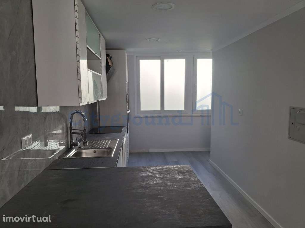 Apartamento T2 remodelado no Bairro do Charquinho em Benfica - Grande imagem: 3/15
