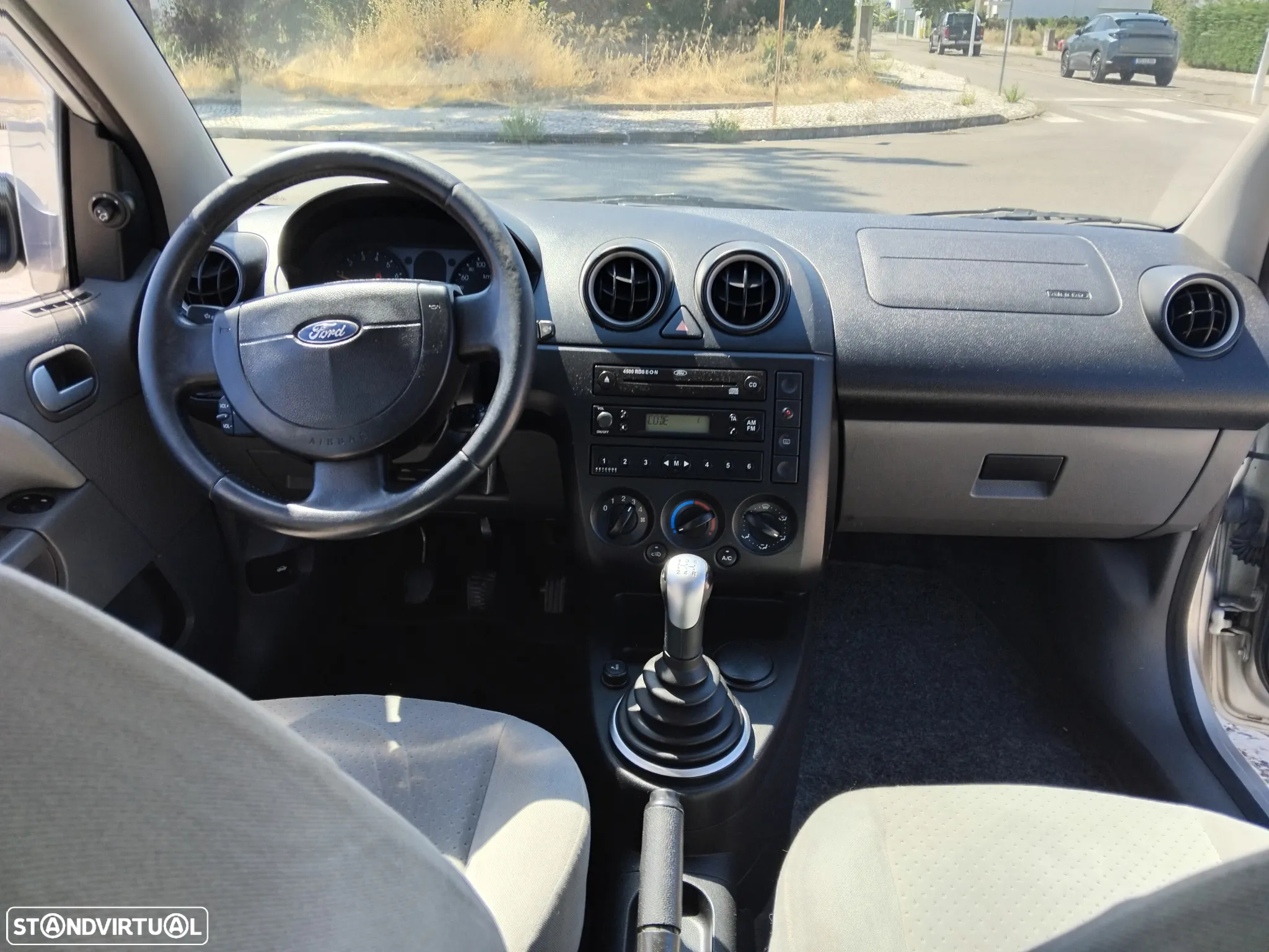 Ford Fiesta 1.4 Ghia - 10