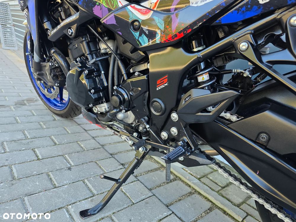Suzuki GSX - 11