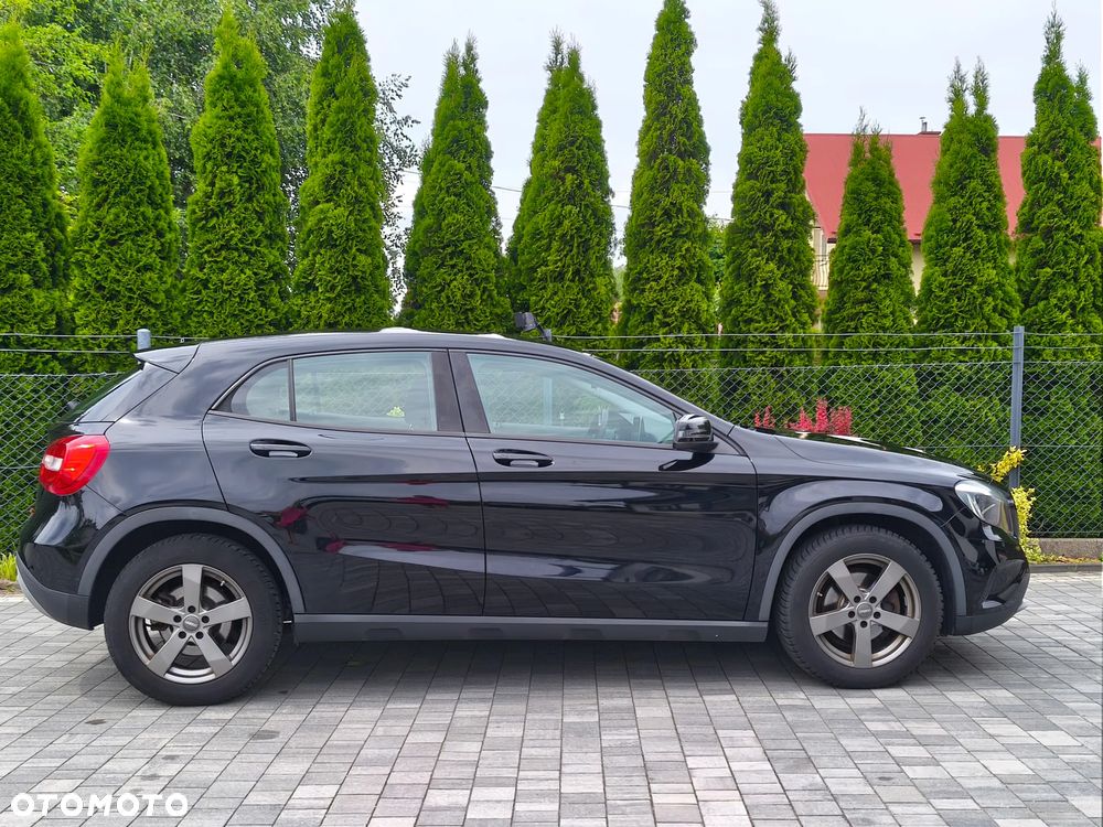 Mercedes-Benz GLA 180 Urban - 10