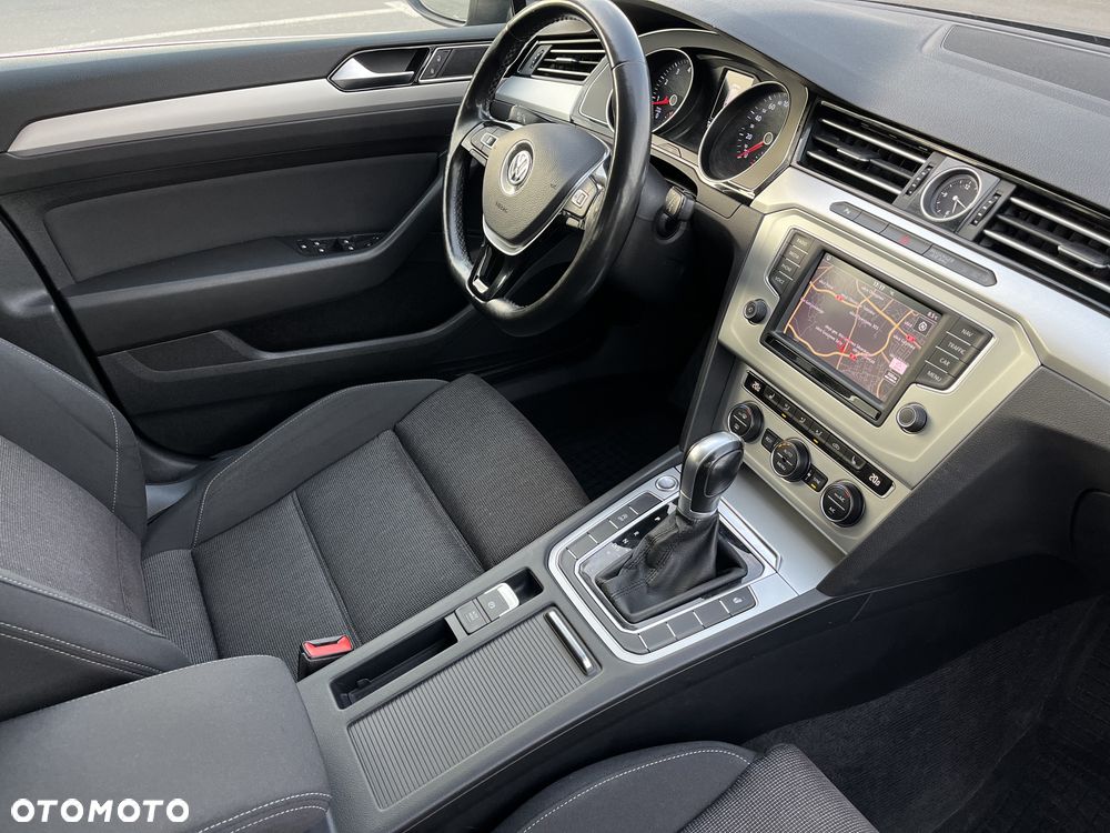 Volkswagen Passat - 30
