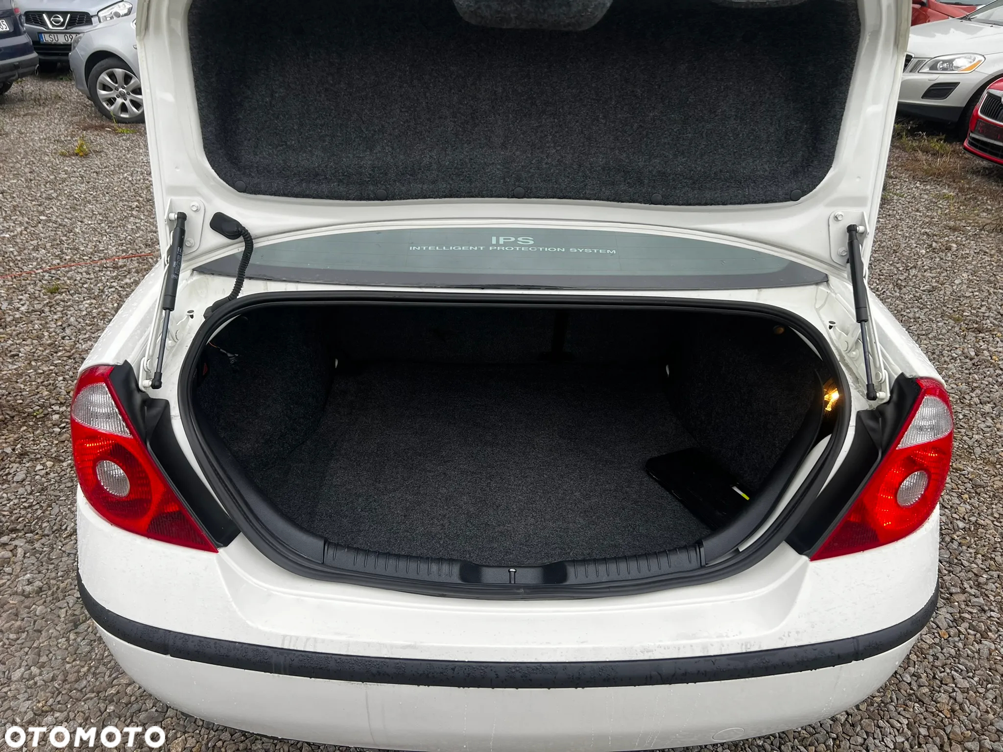 Ford Mondeo 2.0 Ambiente - 27