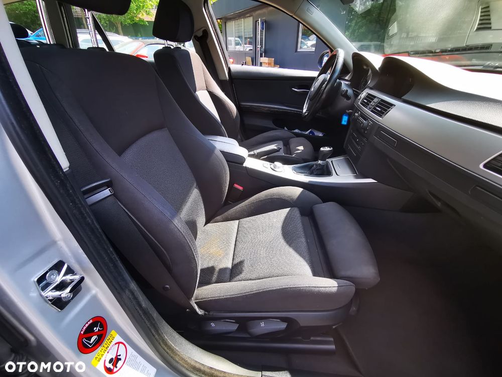 BMW Seria 3 320i - 10