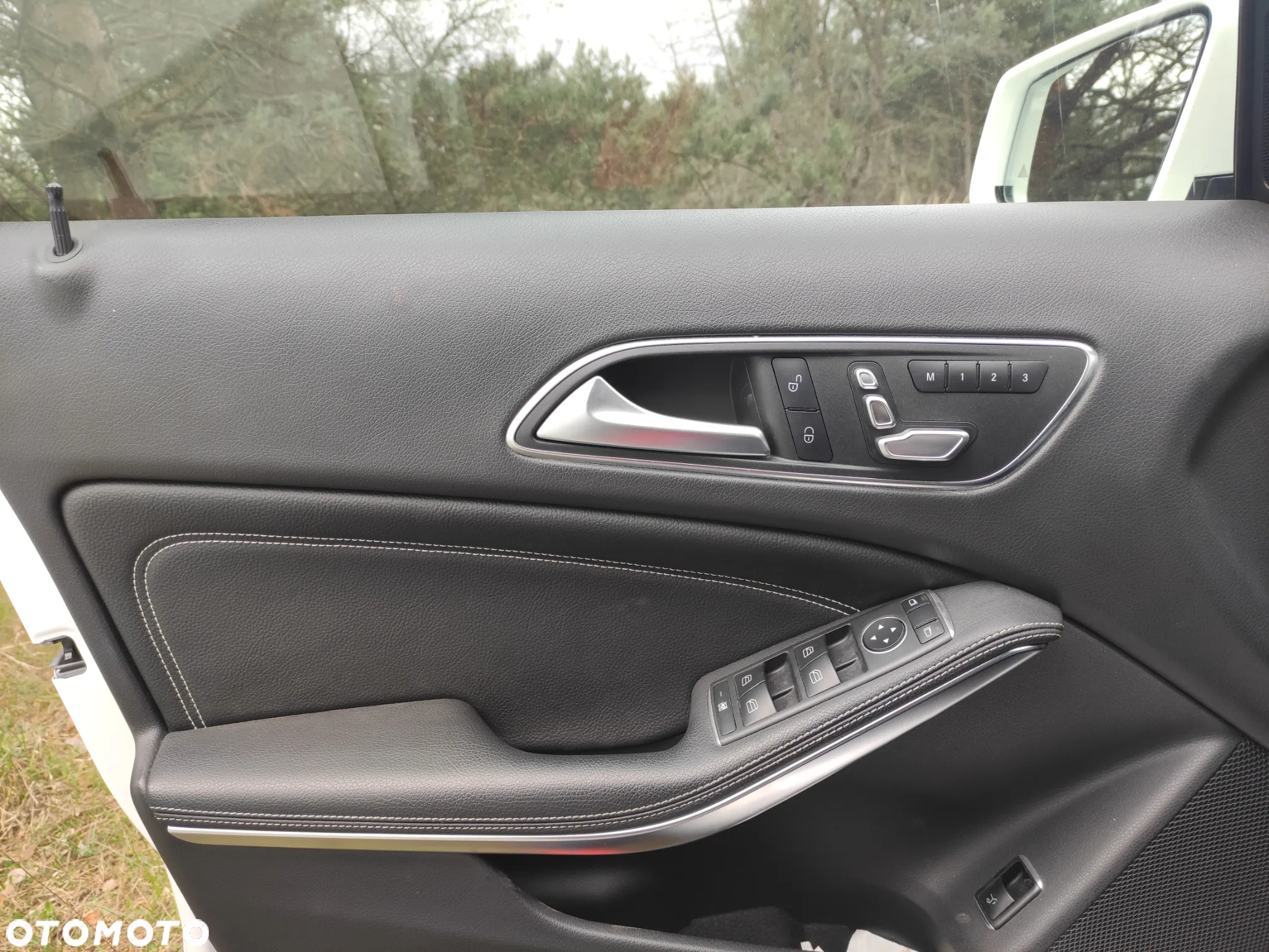Mercedes-Benz GLA 250 4Matic 7G-DCT - 20