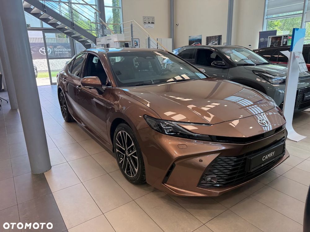 Toyota Camry - 1