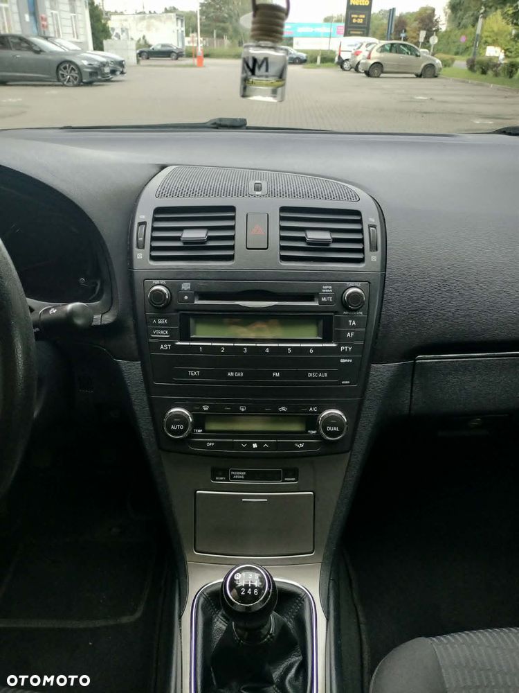 Toyota Avensis 2.2 D-4D 2010 - 8