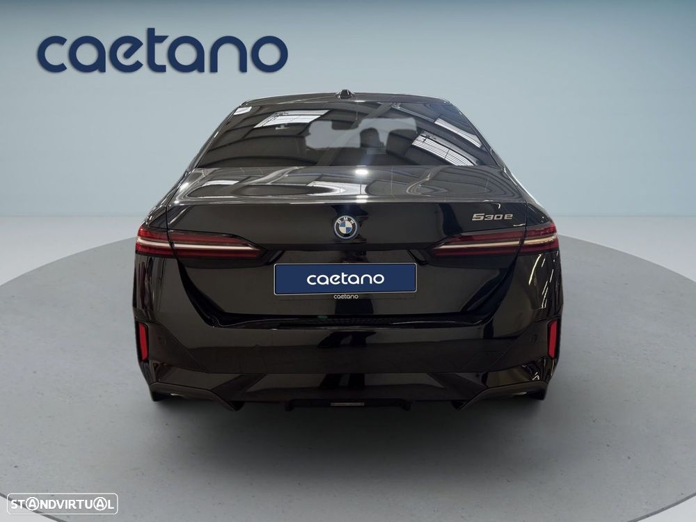 BMW 530 e Pack Desportivo M - 6