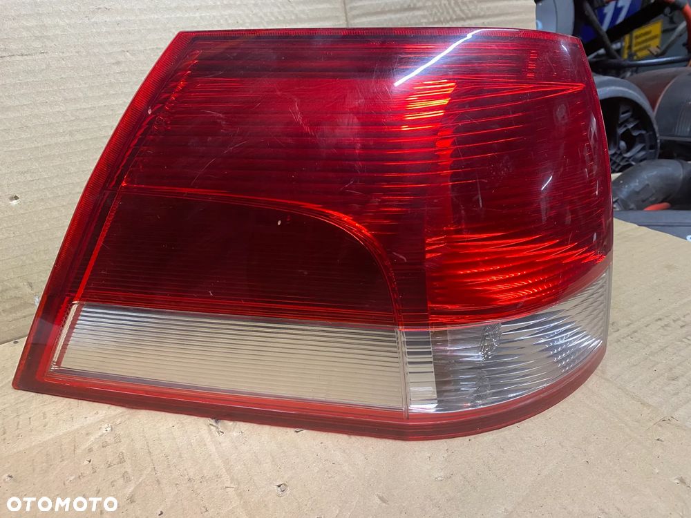 LAMPA TYLNA LEWA OPEL VECTRA C KOMBI  24469461 - 2
