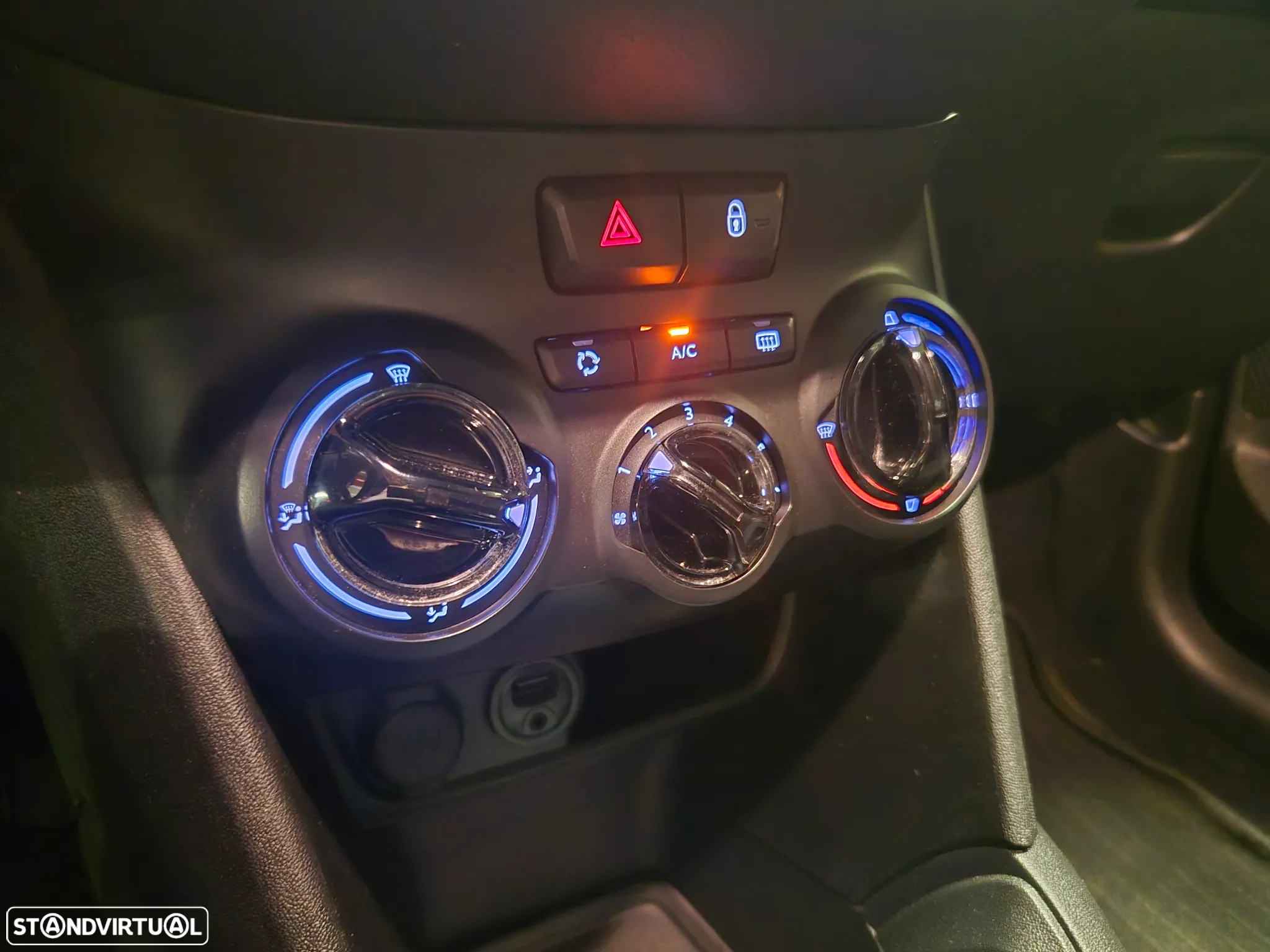 Peugeot 208 1.4 HDi SE Style - 21