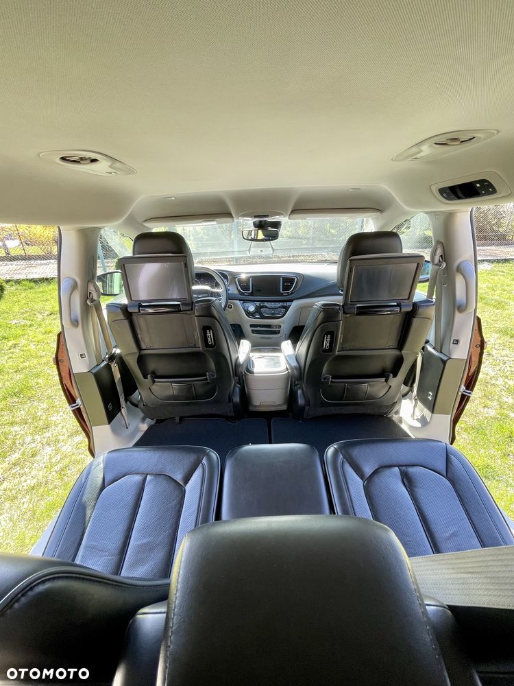 Chrysler Pacifica - 16