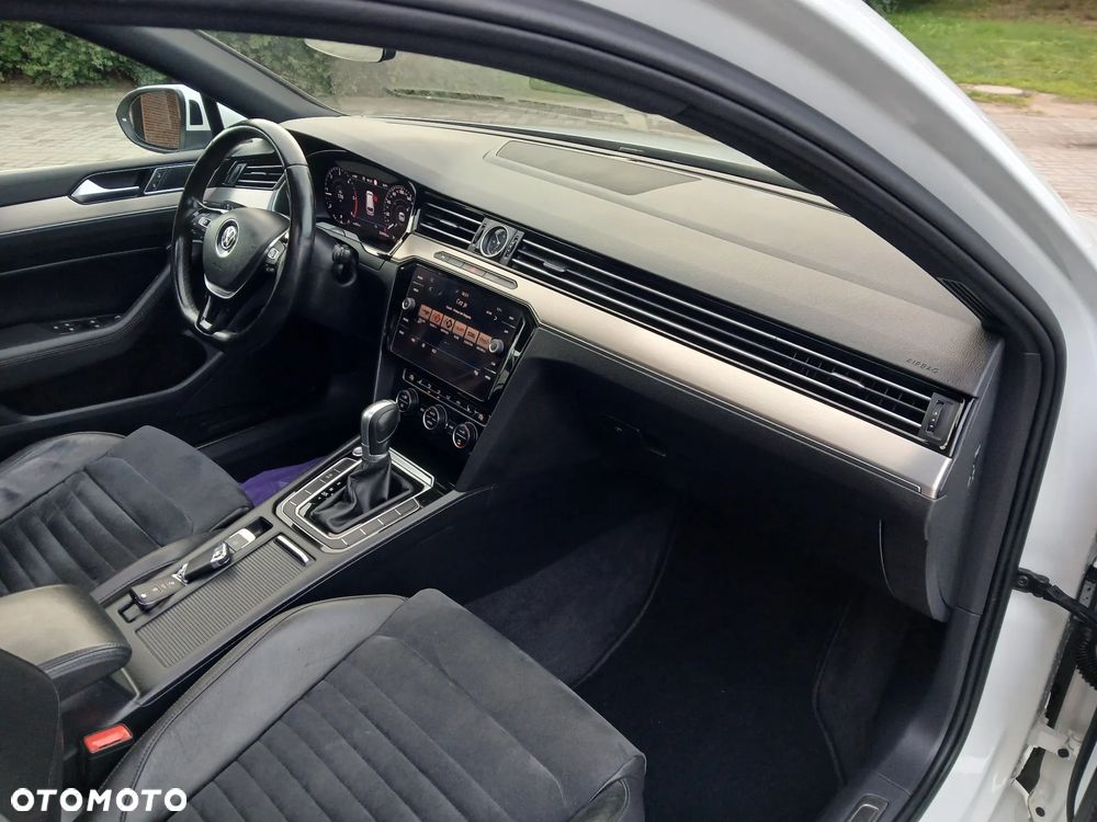 Volkswagen Passat 1.6 TDI SCR DSG - 17