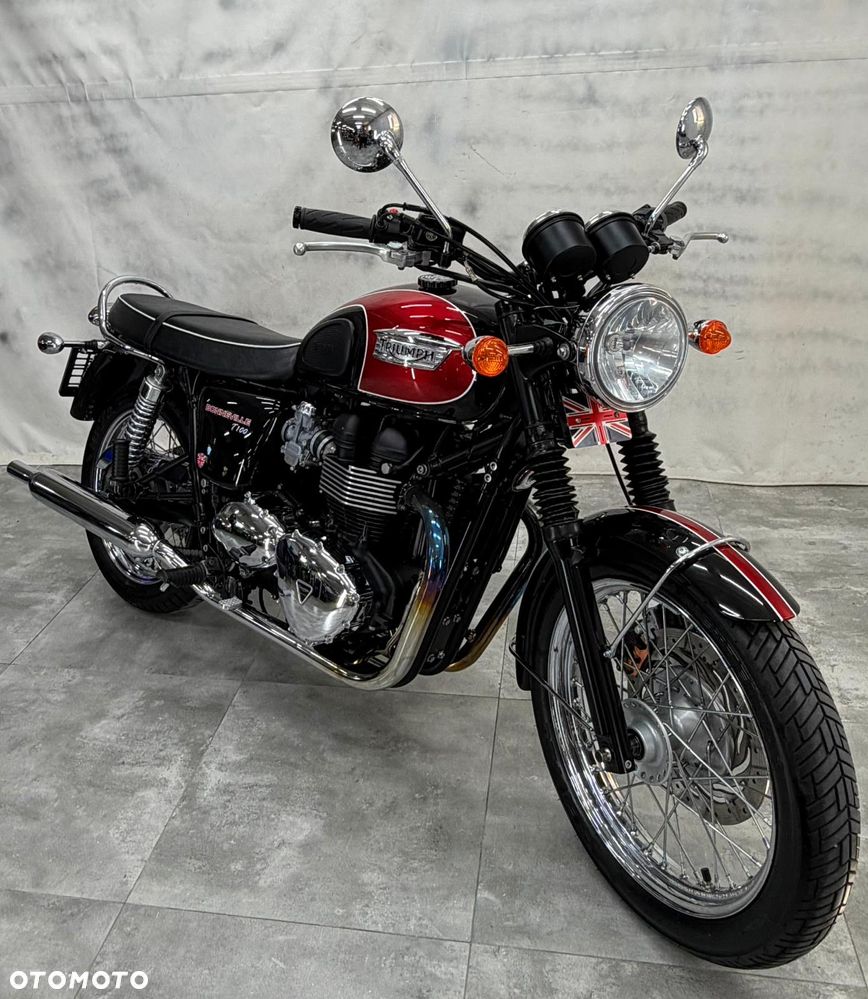 Triumph Bonneville - 3