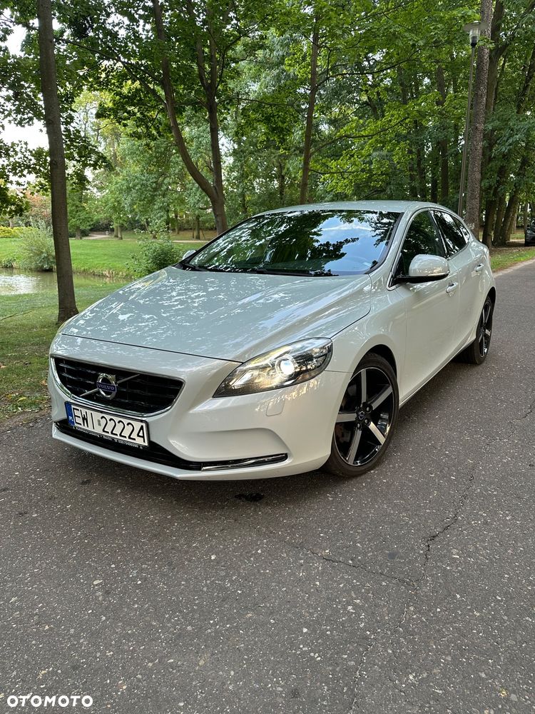 Volvo V40 T3 R-Design Momentum - 1