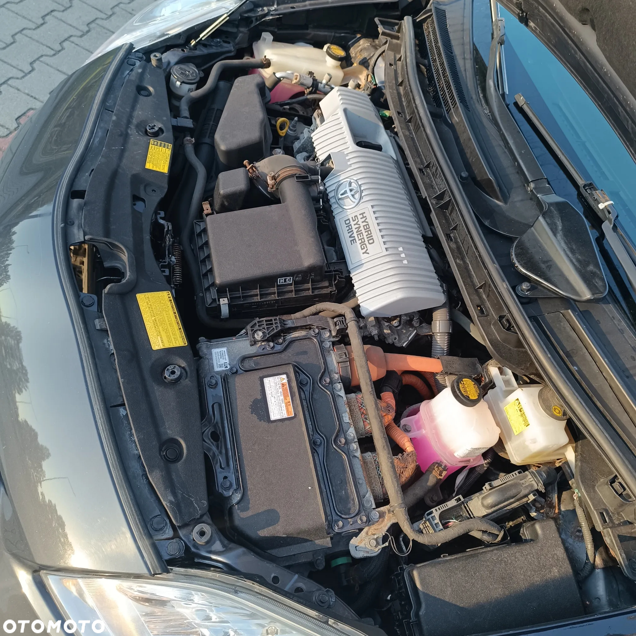 Toyota Prius (Hybrid) Life - 16