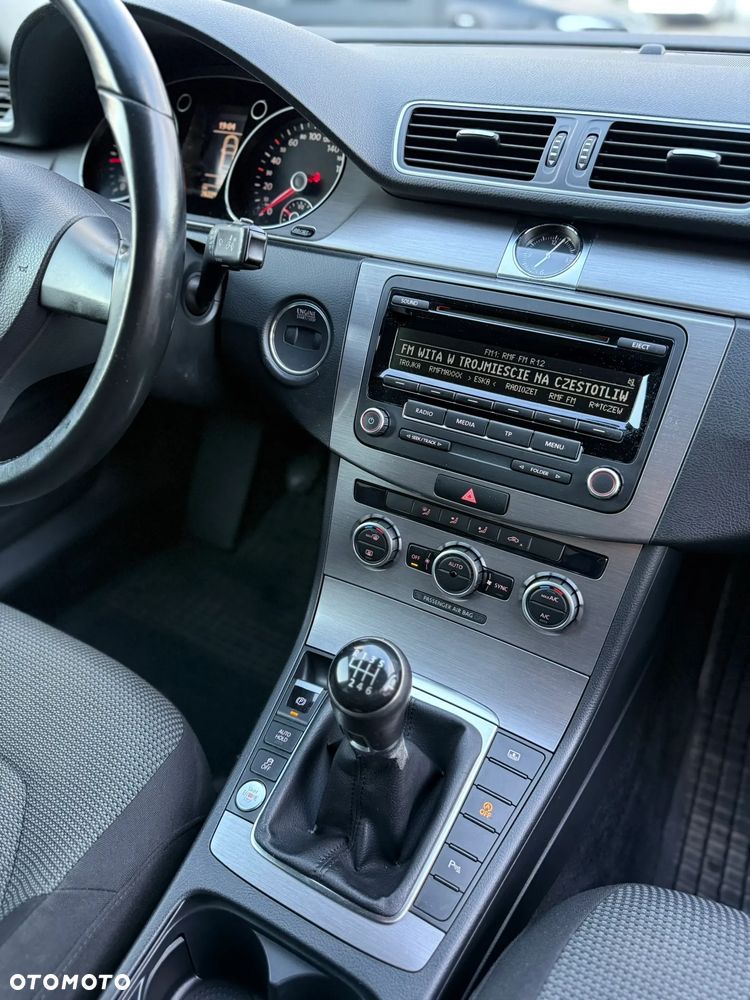 Volkswagen Passat - 12