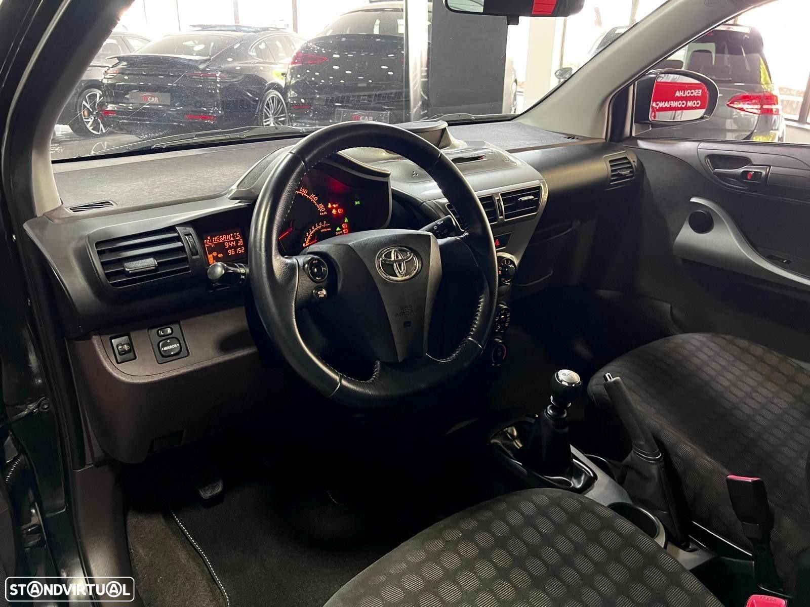 Toyota iQ 1.0 VVT-i - 17