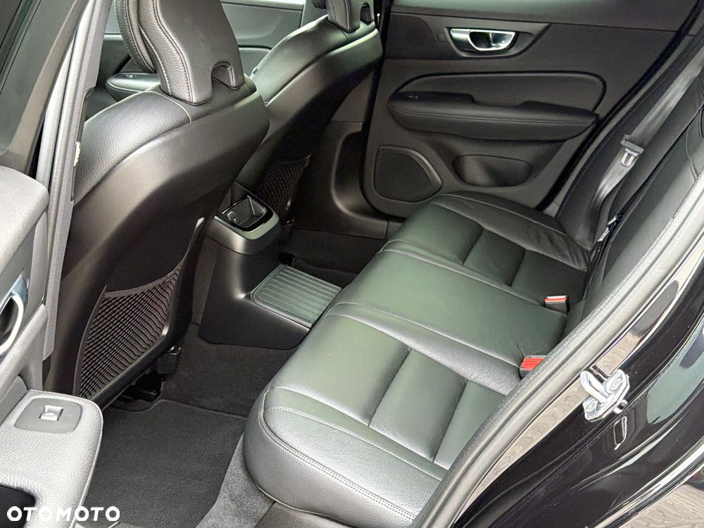 Volvo S60 T8 Twin Engine AWD Geartronic Inscription - 36