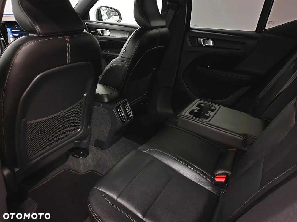 Volvo XC 40 D4 AWD R-Design - 29