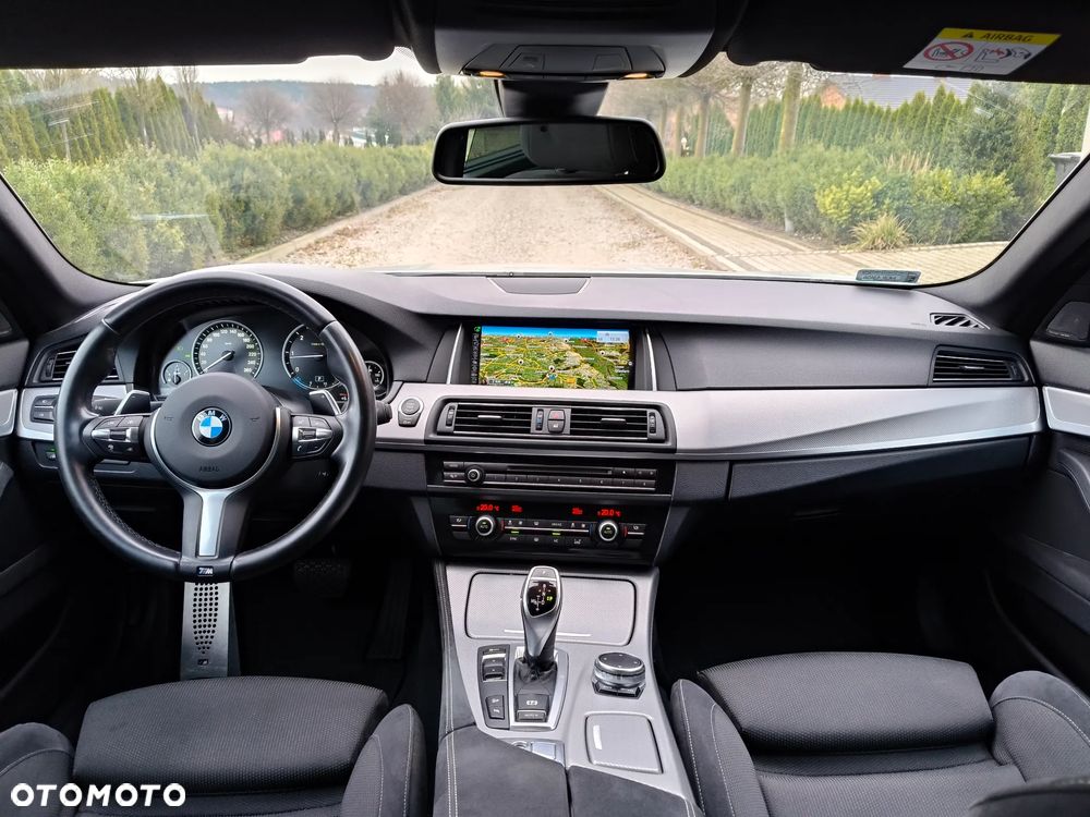BMW Seria 5 525d xDrive - 37