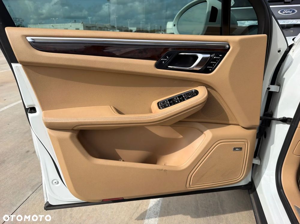 Porsche Macan - 10