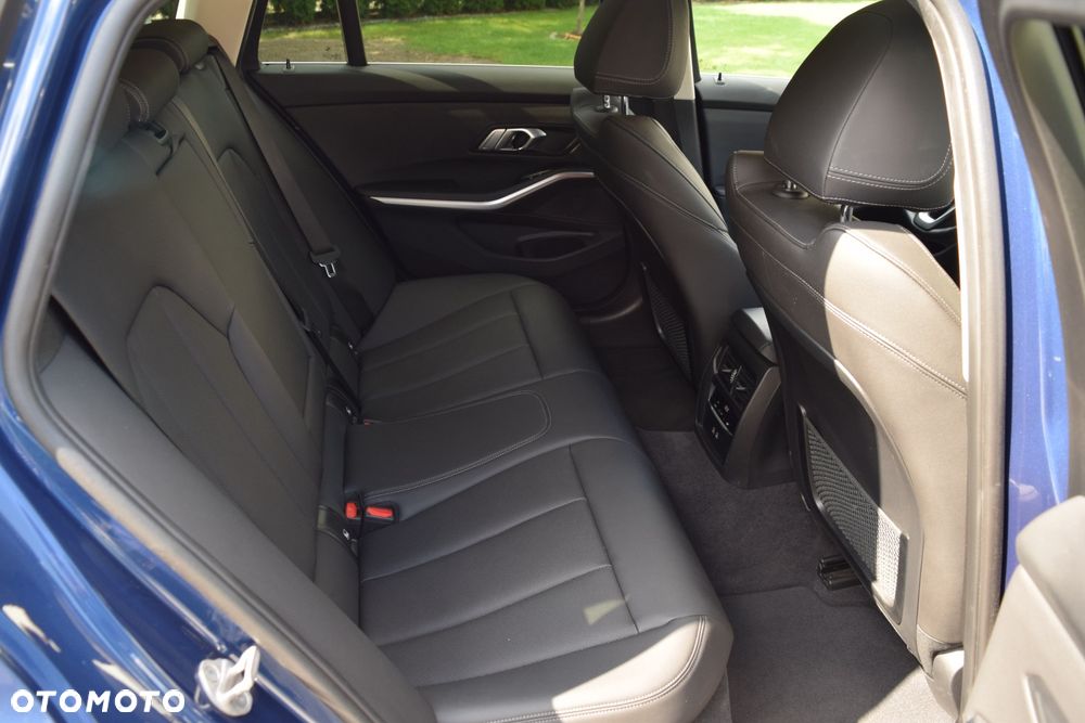 BMW Seria 3 320d xDrive Luxury Line sport - 25