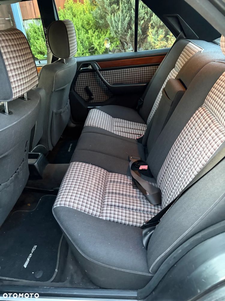 Mercedes-Benz Klasa E ver-260-4--matic - 9