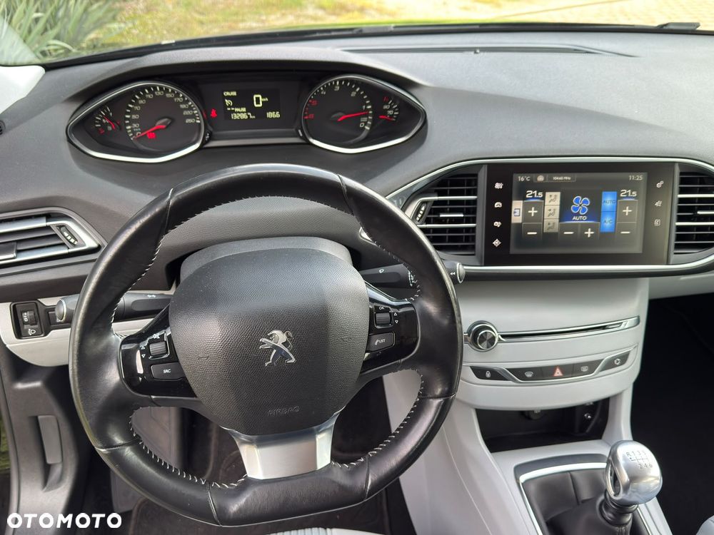 Peugeot 308 - 24