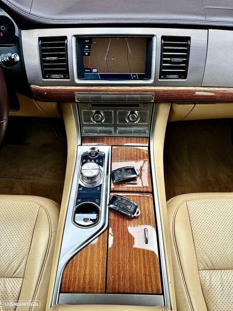 Jaguar XF 3.0 D V6 S Premium Luxury - 14
