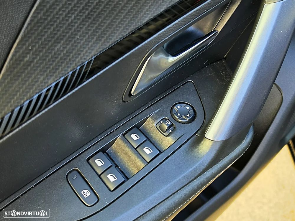 Peugeot e-2008 Allure Pack - 13
