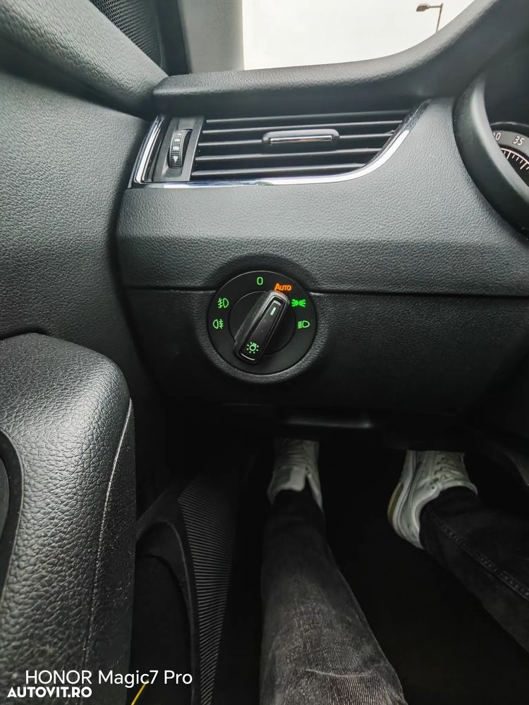Skoda Octavia 1.6 TDI DSG Ambition - 13