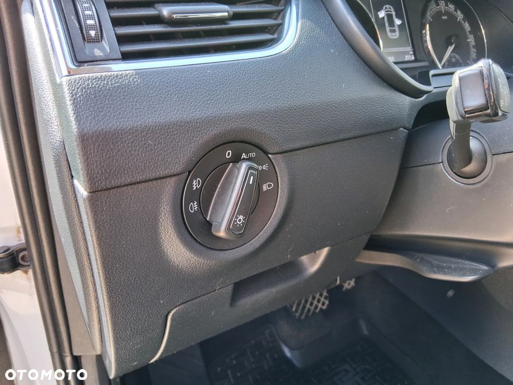 Skoda Octavia 1.6 TDI Ambiente DSG - 23