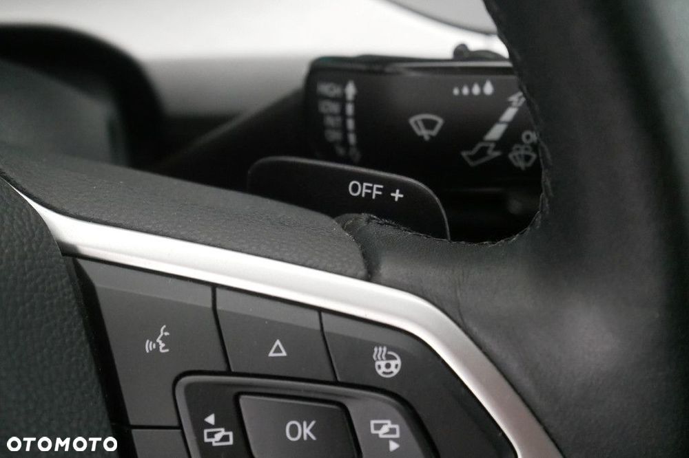 Volkswagen Golf - 25