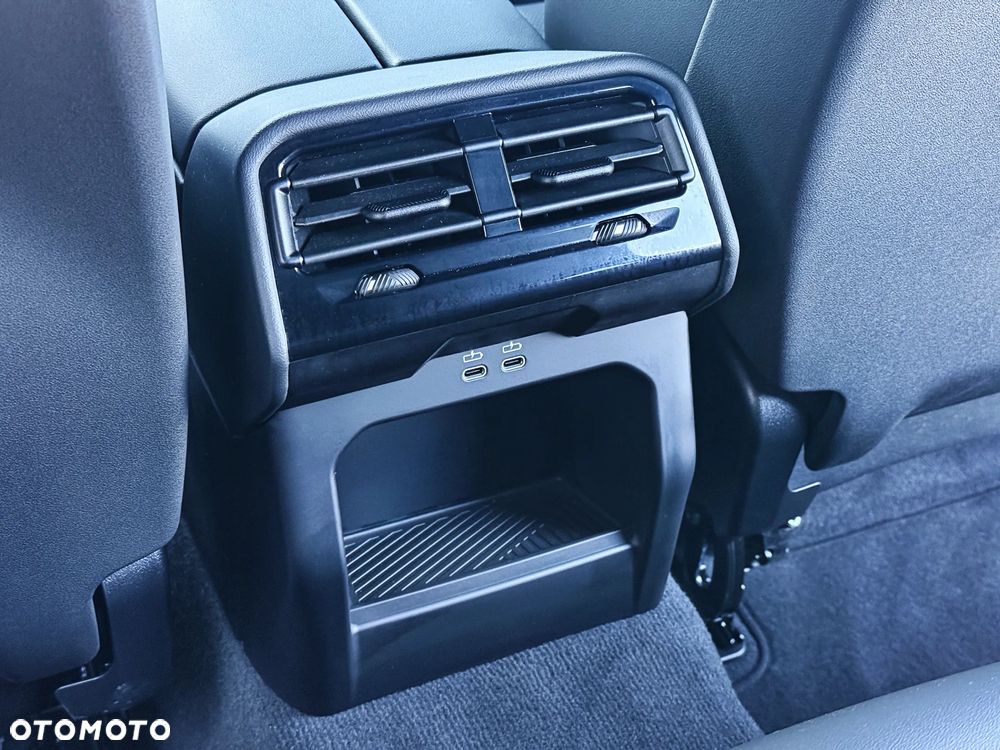 BMW Seria 5 520i - 32