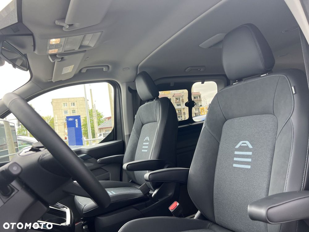 Ford Tourneo Custom - 12
