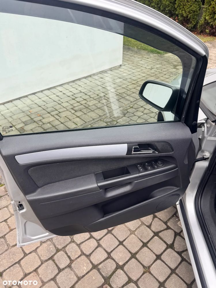Opel Zafira - 25