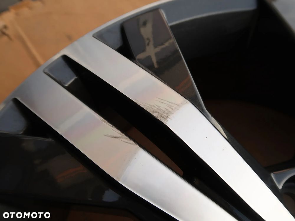 13 Felga Aluminiowa Volkswagen 2K5601025 17" - 3