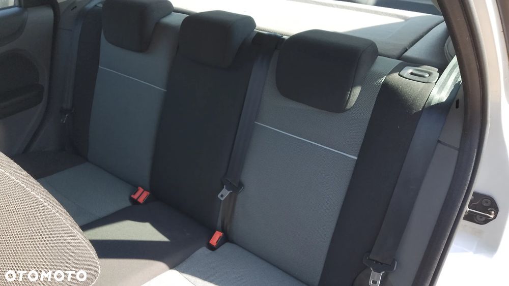 Ford Focus 1.6 TI-VCT Ambiente - 16