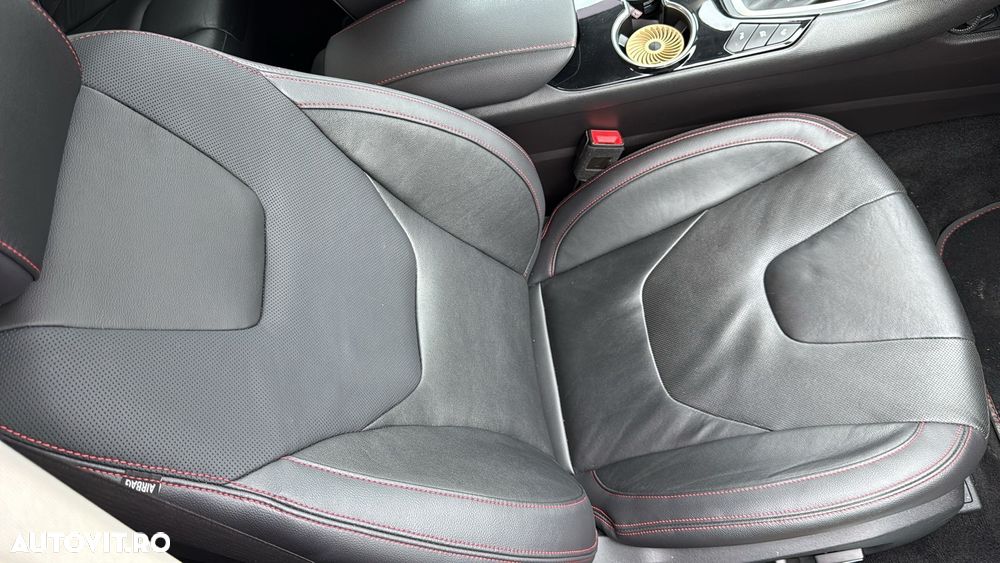 Ford Mondeo 2.0 HEV ST Line High - 33