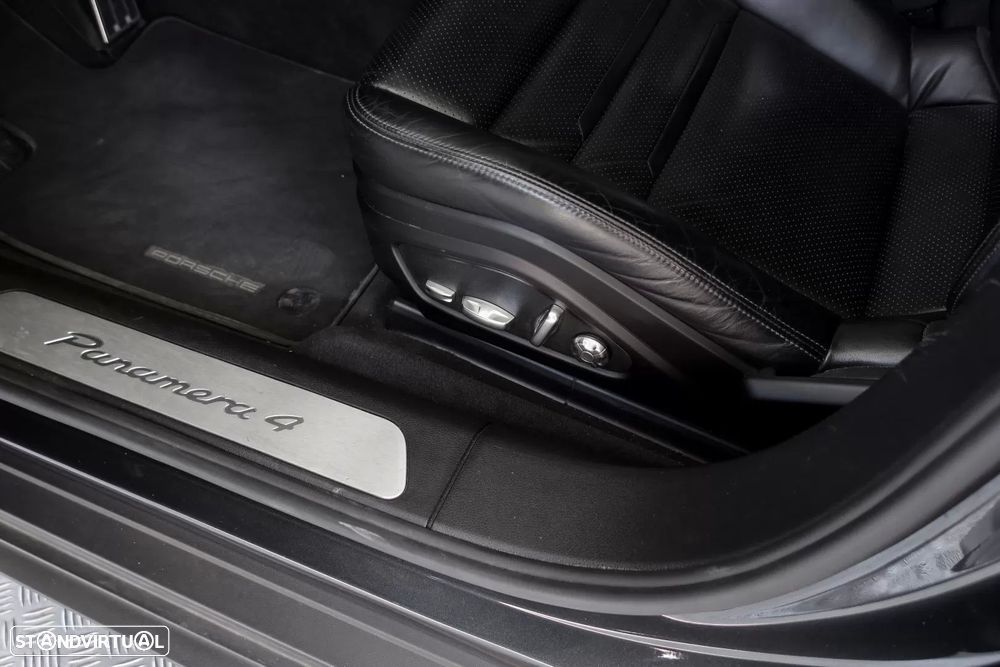 Porsche Panamera 4 E-Hybrid - 16