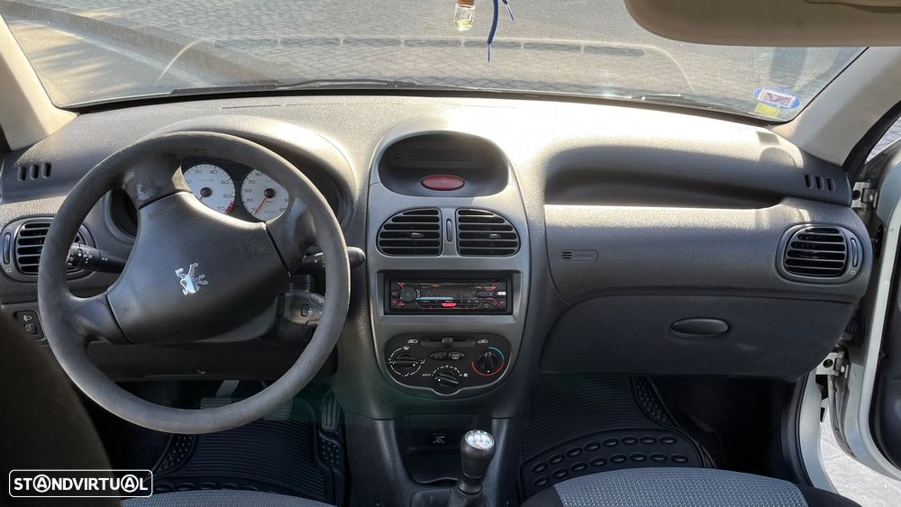 Peugeot 206 1.1 Color Line - 14