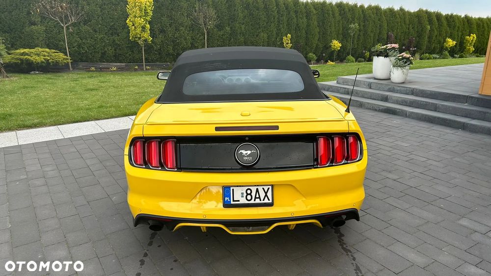 Ford Mustang - 4