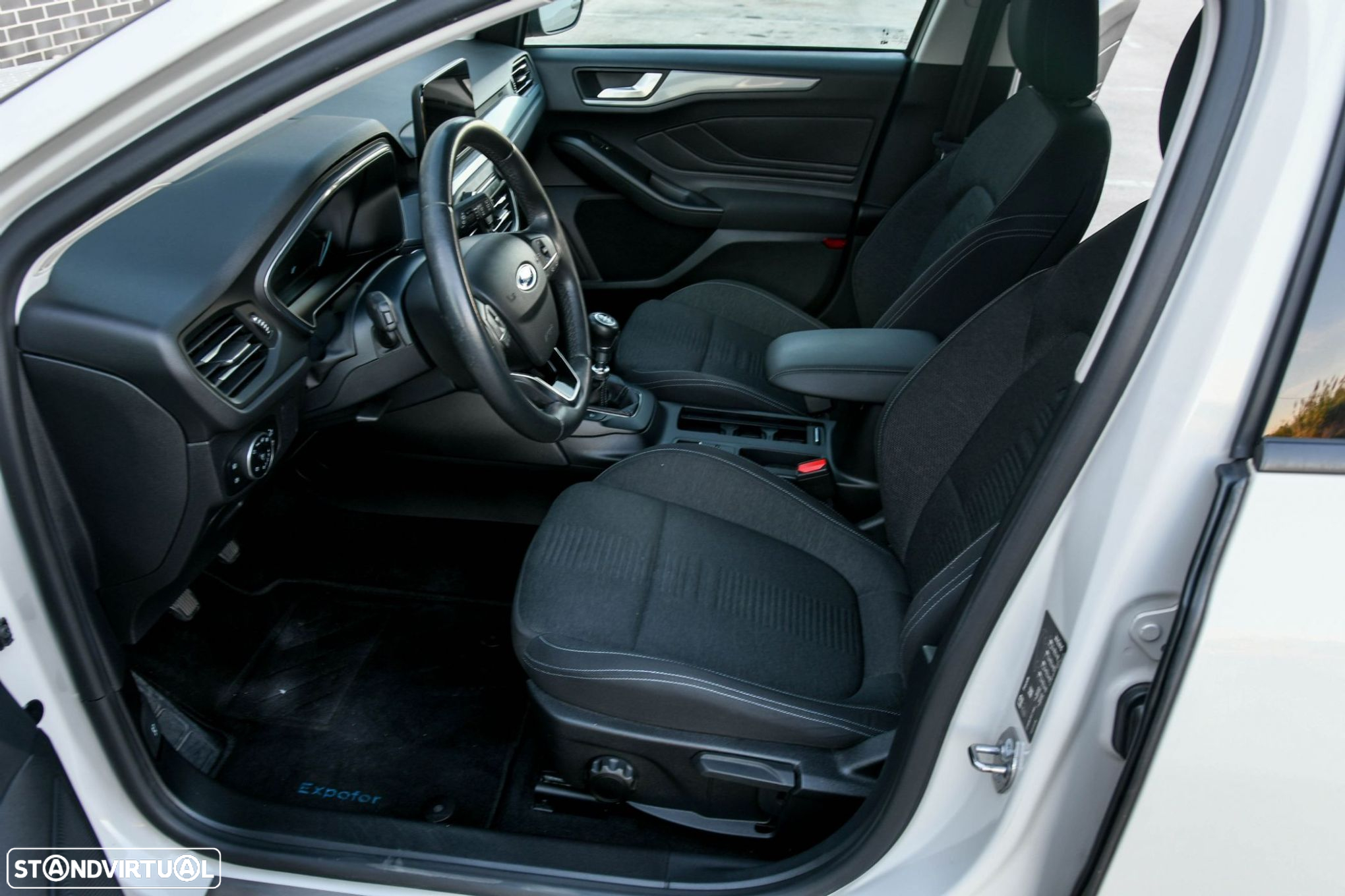 Ford Focus 1.0 EcoBoost Active X - 16