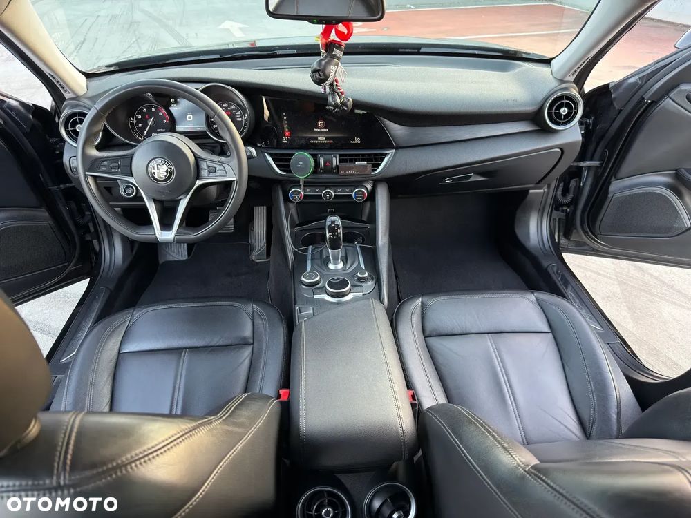 Alfa Romeo Giulia 2.0 Turbo Veloce - 12