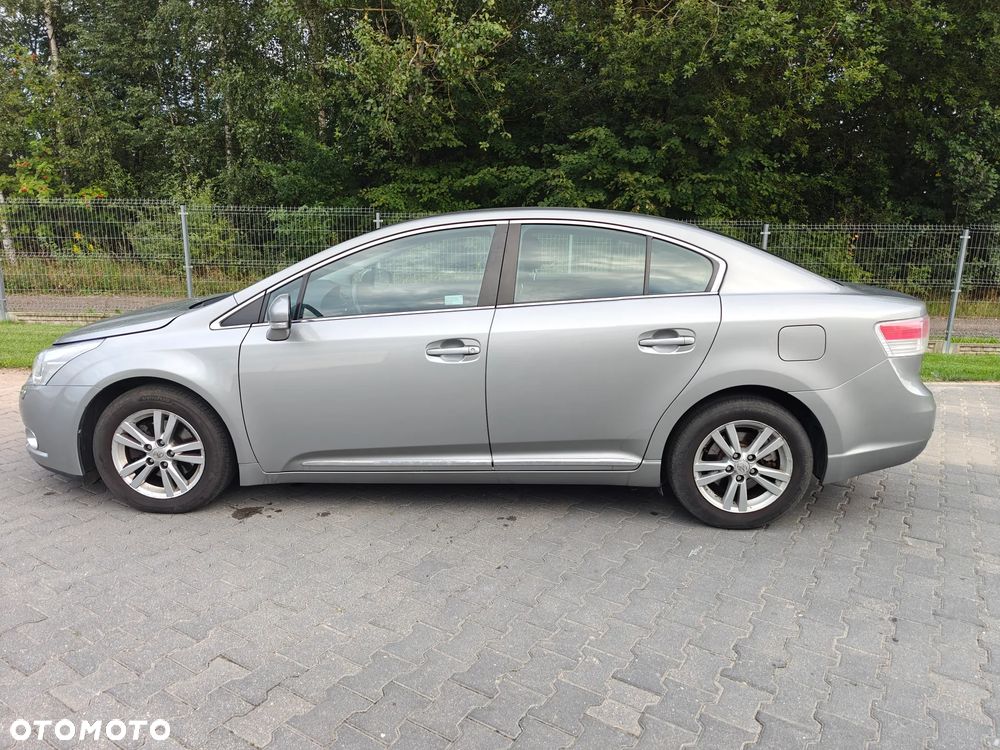 Toyota Avensis 2.0 D-4D Sol - 2
