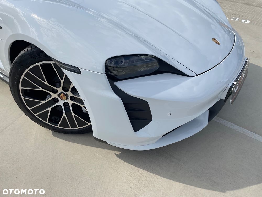 Porsche Taycan Turbo - 14
