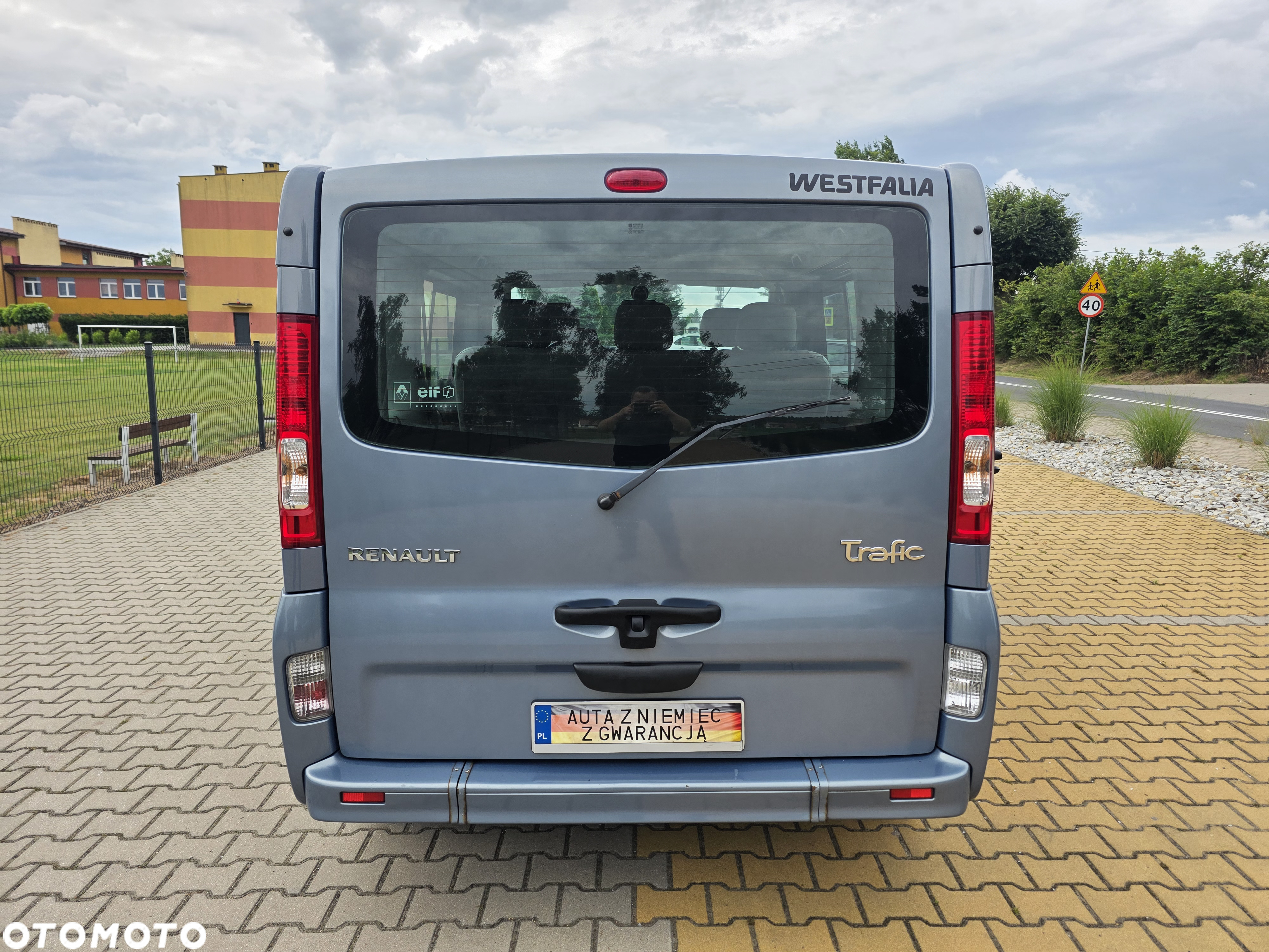 Renault Trafic 2.0 dCi 115 Combi L1H1 teilverglast - 7
