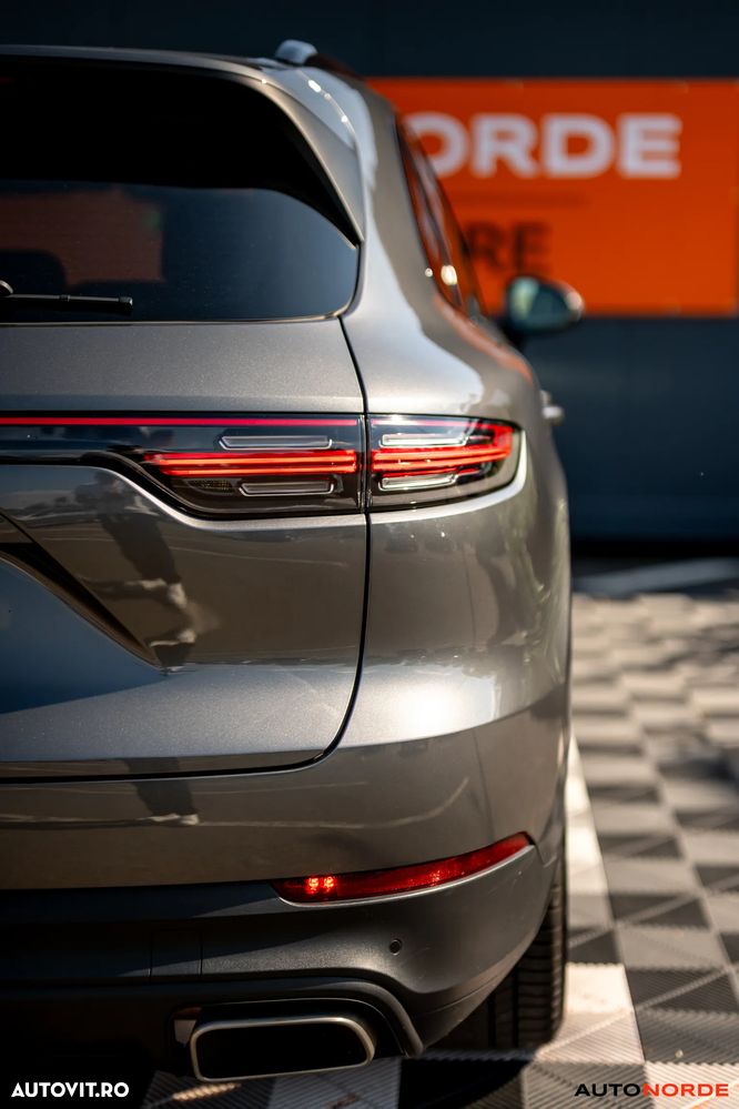 Porsche Cayenne Standard - 12