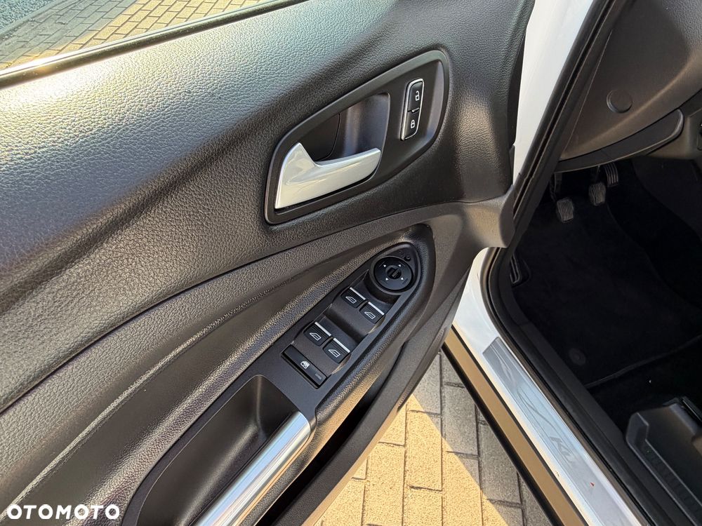 Ford Kuga 2.0 TDCi 2x4 Titanium - 17