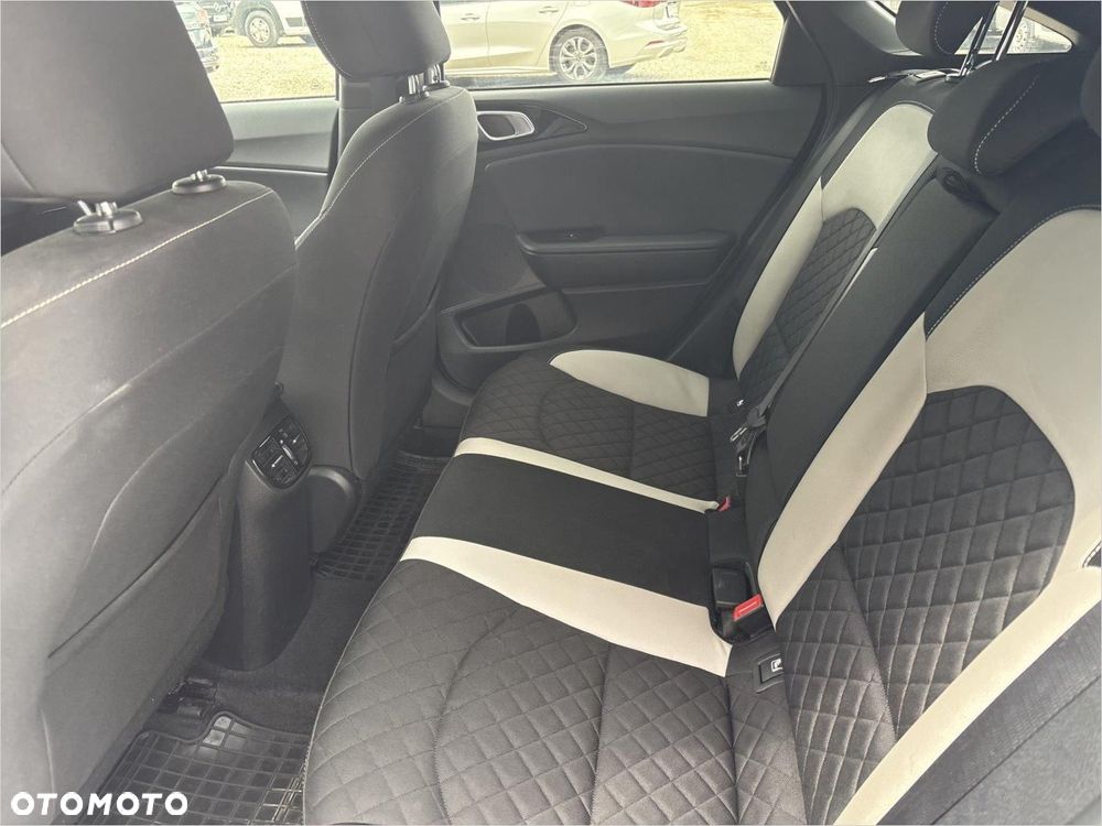 Kia ProCeed 1.5 T-GDI GT Line DCT - 13