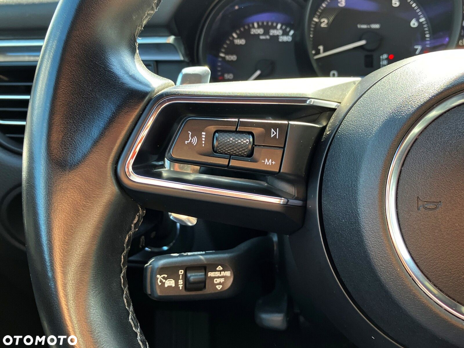 Porsche Macan - 24
